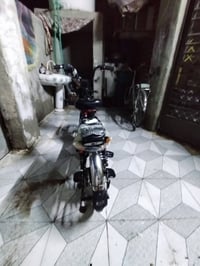 دراجه شحن بطاريتها مكفوله دراجه حلوه كلها شغاله نقص بيها جوزة السويج ا...