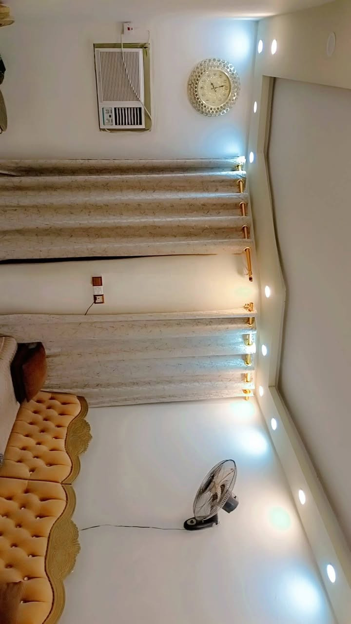 مشتمل 75متر طابقين الطابق الثاني درج خارجي داخل البيت 3غرف نوم استقبال ومطبخ  حمام جوه وحمام طابق الثاني وصحيات خارجيه وداخليه مثنى خلف الشهداء قرب مدرسة الشهيد واثق تفاصيل اتصل ***********
