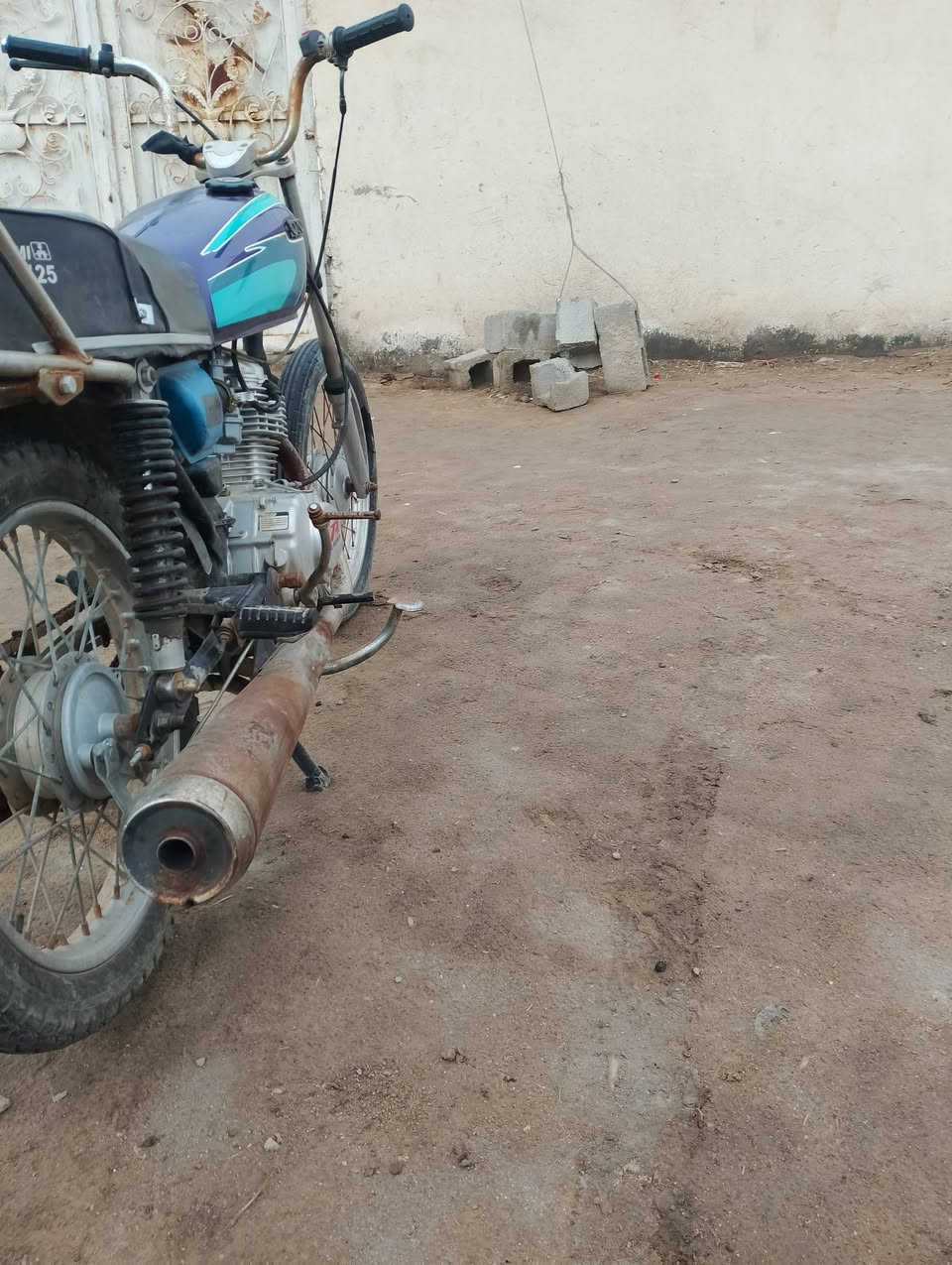 السلام عليكم دراجه رابيدو 4كير  للبيع المحرك جديد بس ولفان مفتوحه تانكي جديد كشن جديد كابريتر جديد دبلات  جديد امامي وخلفي  وسيبايه السعر 500 وبيهه مجال قليل يعني 475 قفل واذا ماتشتري لا تراسل والدراجه العلم ما مقسوله


**إذا كنت صاحب هذا الإعلان وتريد حذفه لأي سبب، رجاءا أرسل رسالة إلى الدعم الفني**