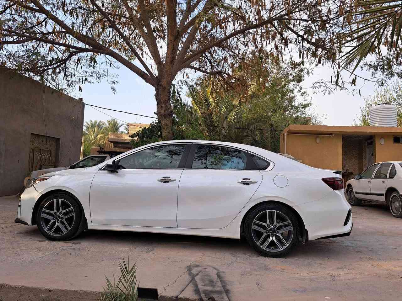 كيا فورتي موديل 20 كير ومكينه خير من الله حجم ٢٠٠٠ دوش كير AT رقم كربلاء معوقين بعد الها ٥ اشهر صير حره فول موصفات للاخير عدا لبصمه حداديه جديده كهربائيات عامه شغاله حادثها كلش حلو دعاميه وبنيد لباقي كفاله شرط سونار تخم تاير تراي كلش ناعمه وسريعه بدون دونز سعرها مناسب وحلو ١٣٣ وبي مجال للشراي مكاني كربلاء ***********
