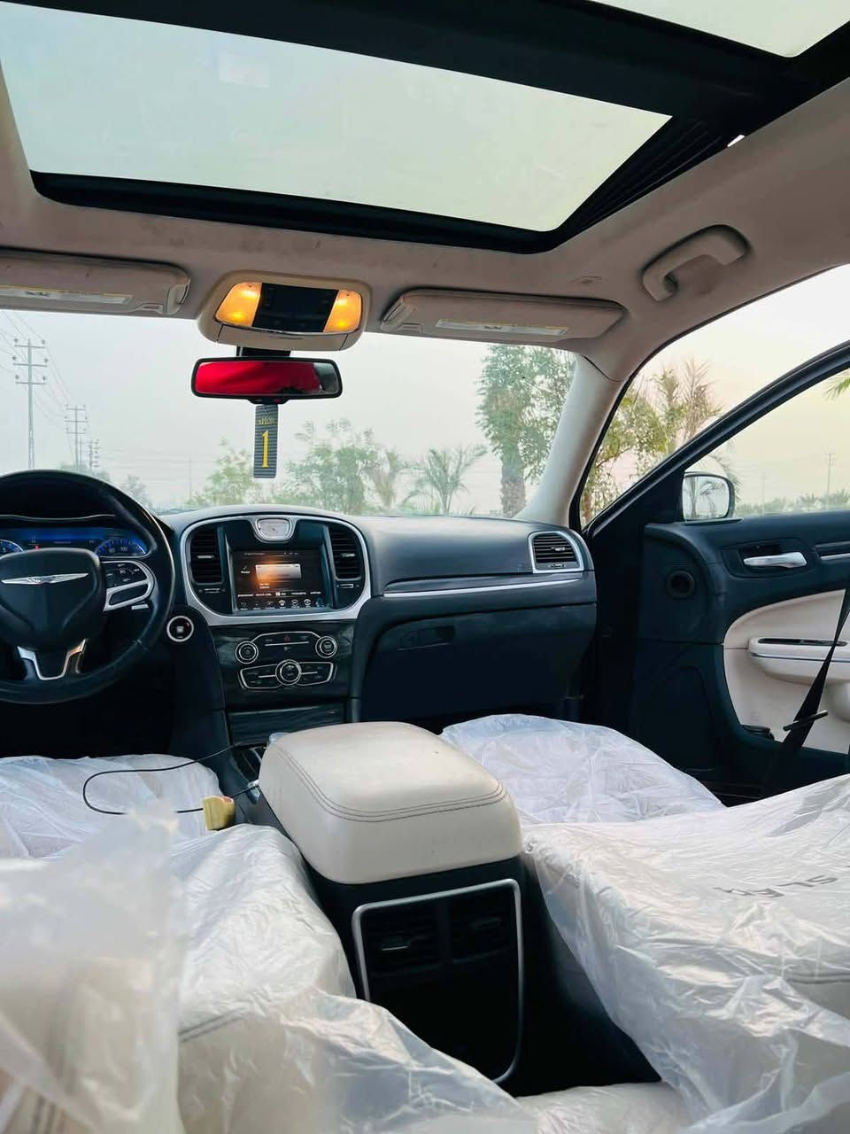 اوباما موديل ١٧ معلايه ٢٠
1 _ سياره. مكفوله من عيب الشرعي والكلبه وصبغ الحزام بيه قطع صبغ وضربه خلفيه بسيطه 
2_ مكينه وكير جدد شرط الفحص
3_سياره توويل
4_فول مواصفات للاخير فتحه سقف كشنات جلد كهرباء كلاصات حار وبارد    داخل بيجي  ستيرن كهرباء   لايت زنون. كامرا دواره  هواي بيه مواصفات
5_حداده جديده  مع تخم تاير جديد مع ويل جديد 
6_ تبريد ثلج +تدفئه
7_سياره تحويل ثاني يوم سنويه ل ٢٨ راعيه جيراني
8_باتري جديد
9_سعر سياره ١٤٨ وشراي بيهه مجال بسيط ***********
تفاصيلهه كلشي موجود يمك لتخابر  اذا مو شراي سياره جديده ومتعوب عليه اكثر من فلوسهه  مكاني بصره
