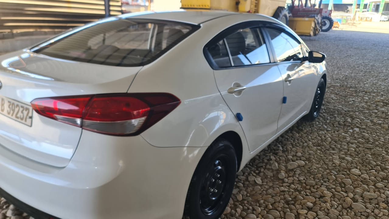 البيع سيراتو موديل  ١٨  رقم سليماني دولي محرك 1600سونار موجود المكان واسط الزبيديه ***********
