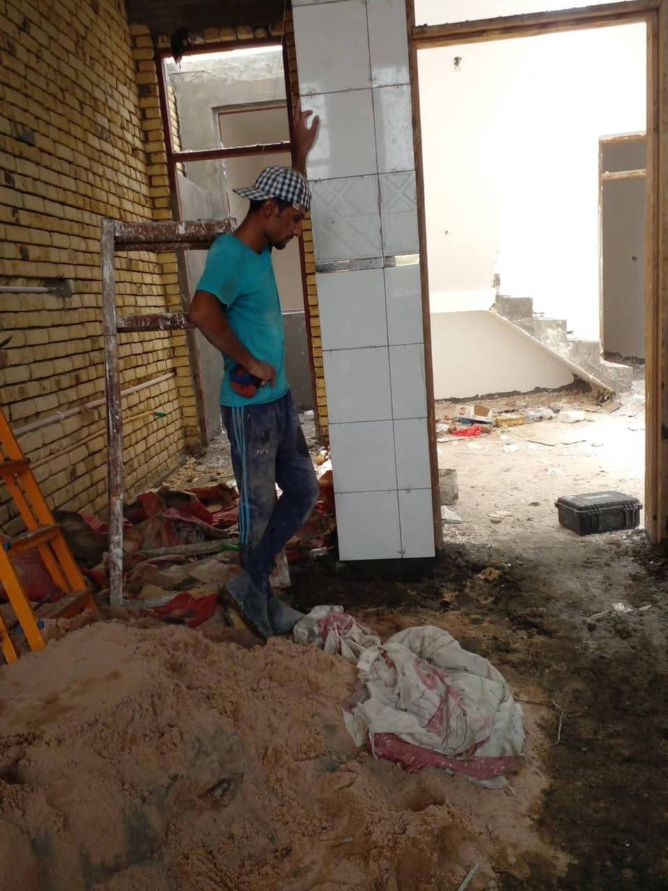 خلفه سيراميك ولبخ وبياض شغل درجه اولى والتزام بل عمل متفرق حاليأ وات ساب او اتصال ***********
