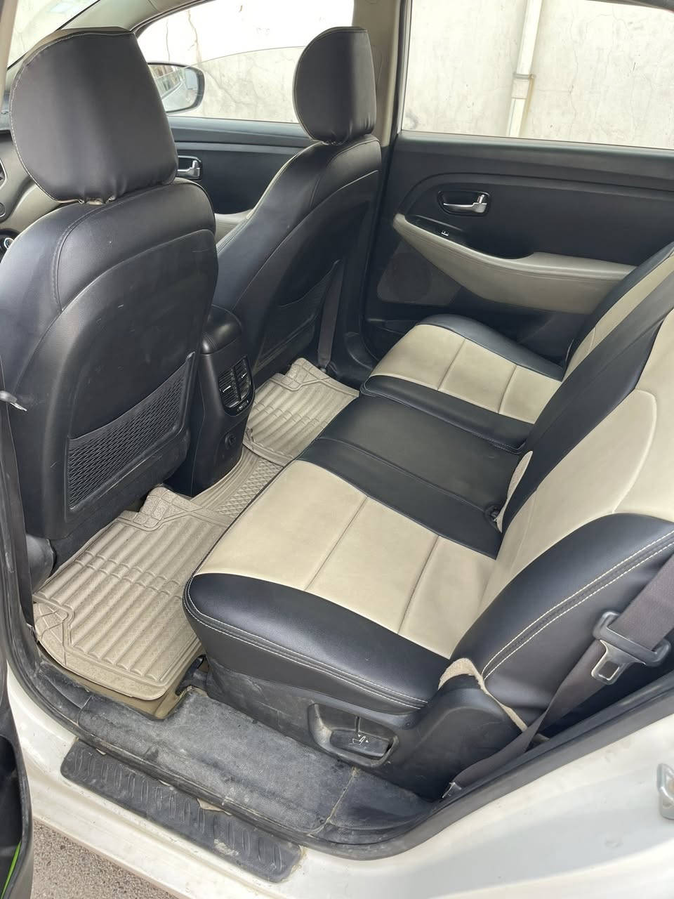 السلام عليكم من رخصه الادمن 
سياره كيا كارنس 
موديل 2016
رقم بغداد انكليزي  سياره ب اسمي تحويل ثاني يوم
سياره جاهزه من كلشي على ايدي 
ماشيه 104 الف
تحكمات ستيرن 
تدفئه تبريد شغال 
سبعه راكب 
محرك 2000
مابيها حادث مابيها صبغ مكفوله 
مستعجل على بيعتها محتاج فلوس 
السعر 145 وبيها مجال بسيط حك الجيه 
مكاني بغداد الطوبجي خلف سجن الاحداث
*********** الاستفسار
