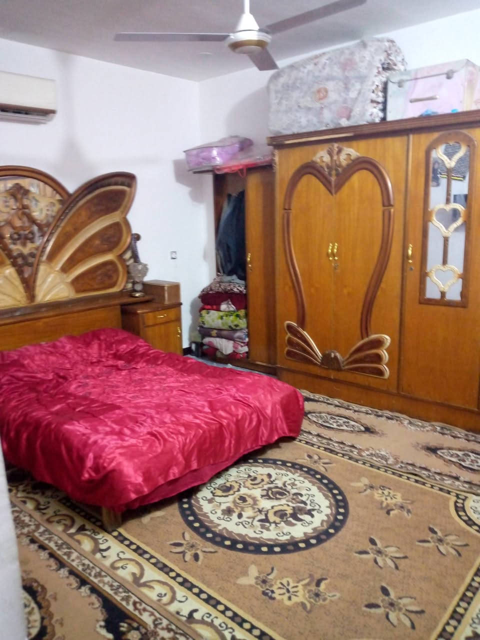 السلام عليكم بيت ١٠٠ م للبيع كامل كل بقص مابي نهايته حي اور مقابل حي الكوفه للاستفسار الاتصال ***********وعارضه ٨٠وبي مجال
