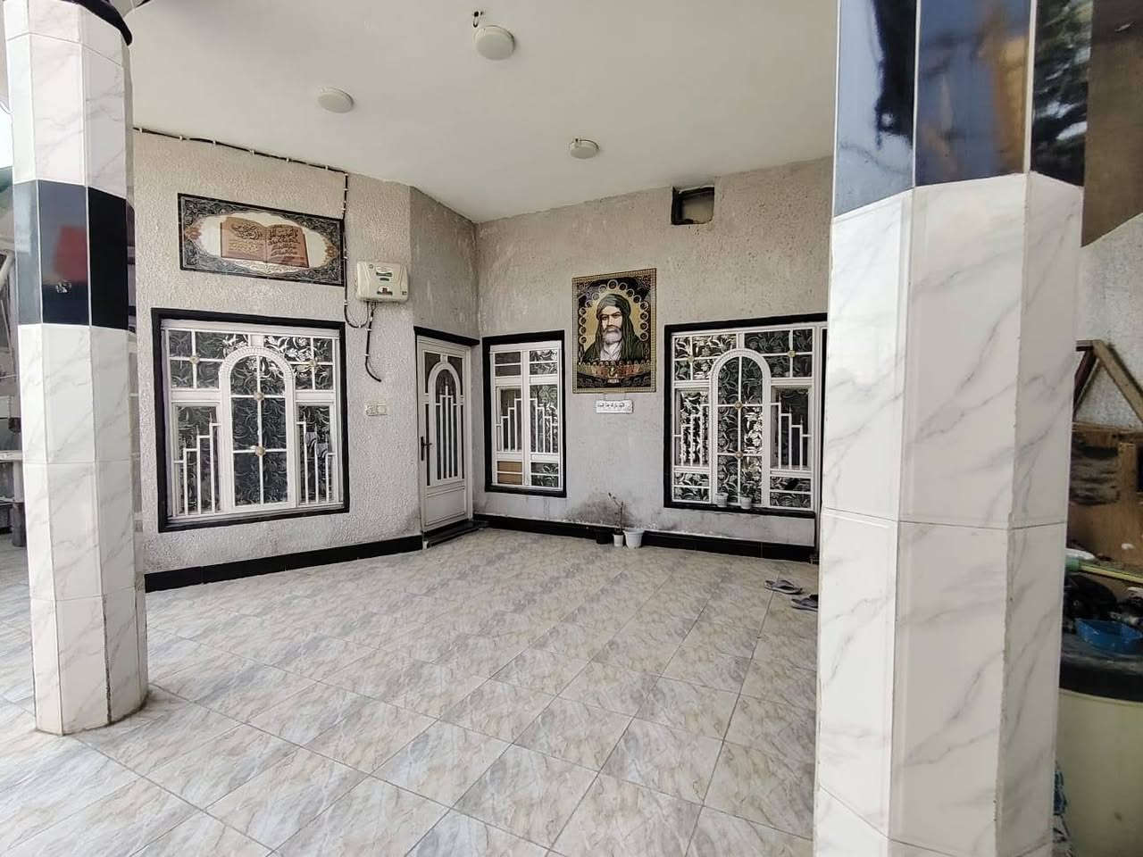 السلام عليكم دار للبيع المساحه 300 متر المكان الكوت حي الحكيم قرب صيدليه الشفيع مقابيل شارع الشهداء الدار يتكون من ثلاث غرف نوم واستقبال ومطبخ وترك داير البيت
الاستفسار ***********
