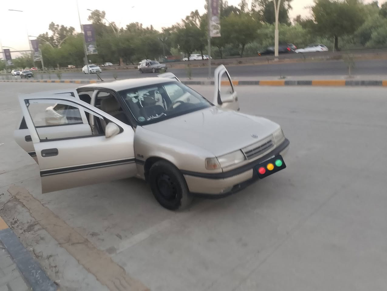 سياره للبيع فكتره 
مكرك 20 كير شرط
كهربائيات كلها شغال
تبريد نقص بس غاز
تواير جدد رقم نينوى مصطره 
السعر 45 وبيها مجال حك الجيه
رقم موبايل

‏‪***********‬‏
