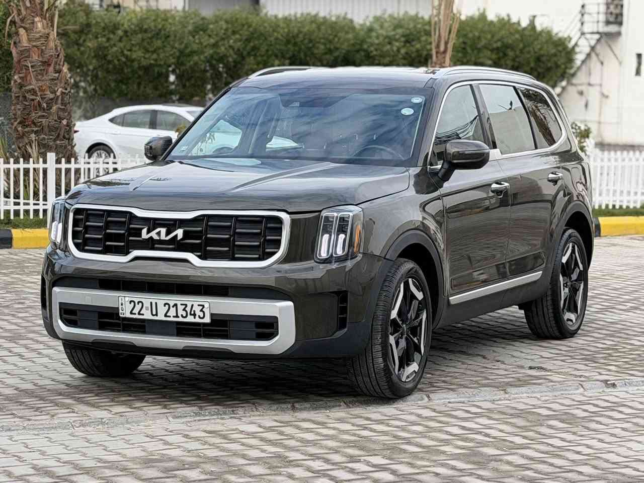 -
كيا تلورايد 2024 موديل  رقم اربيل هزه وفحص وترقيم جديد  وارد امريكا السيارة 
بيها جاملغ مبدل مال سايق + تصليح 
جزء من البنيد . جميع الايرباكات سليمة 
ولا واحد طاك . 
مواصفات S تجي فول عدا السلايت
كشنات جلد سياحي منفصل
محرك 3.8.L.vin 6 
دشبول الكتروني  متصل مع شاشة
كامرا خلفية دوارة 
رادارات  امامي وخلفي وجانبي
لايت زينون عالي ناصي 
لد نهاري + بك لايت لد
تدفئه كشنات 
انظمة قيادة متعدد
تحديد مسار قيادة آليه 
تحكمات استيرن جهتين
وباقي المواصفات معروفة للسيارة
285  ورقة سعرها 
بغداد حي الجهاد الاطباء
واتساب او الاتصال عالرقم
***********
