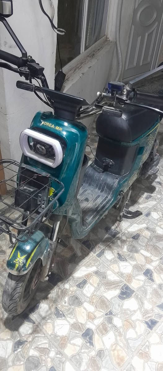 سلام عليكم اخوان 8R خمس ٥
بطريت بسكل شحن للبيع 
موديل٢٠٢٥ رقمي ***********
