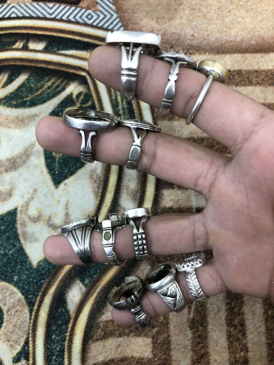 سلام عليكم 
اخوان مجوعة من قوالب وصيغات نضيفة جدن بمعنى الكلمة ما ابيع كسر ابيع قطع 
سعر الغرام خمسة الالف ونص 
الرقم ***********
