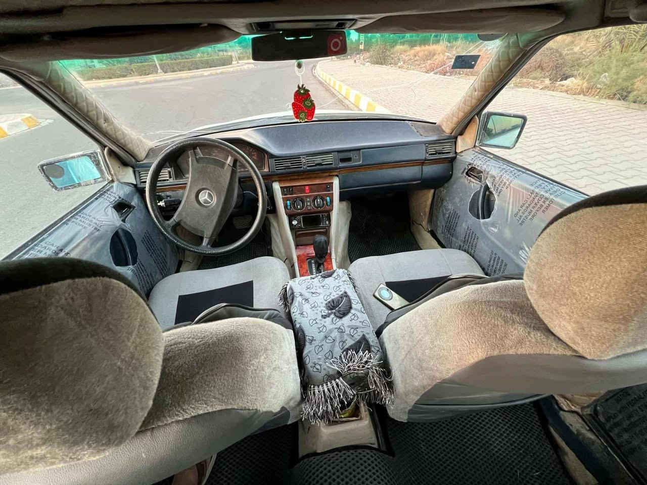 مرسيدس دب88 مكينة بطة
سنوية لغاية 2028
مكينة وكير مكفول + السيارة جاهزة
قواعد دبلات معمرات
السعر45$وبي مجال بسيط 
للشراي فقط ***********؟ رجاءاَ
