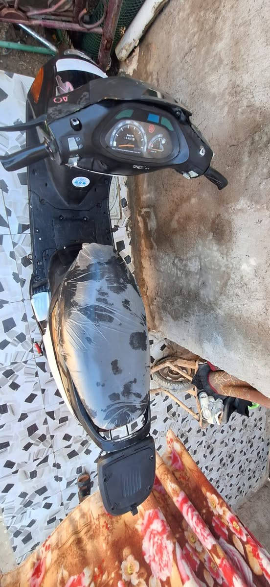 السلام عليكم خوان دراجه البيع ماعيزه اشي 
سله الخلفيه مو وياه هي وال رقم 
صلنصه رياضي معدل يخبل شاير شقالات 
عوزه بس راجس مال سلف كهاهربيات كله شقاله ماناقصه اشي بعد مو شراي لا يخابر سعر ٣٥٠قفل رقم***********
