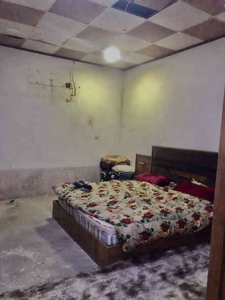 بيع سريع بيت جبراوه قرب بيت حجي اركان مساحه140متر مربع بناء طابق واحد أرضي عدد غرف نوم2
هول خطار 
استقبال
مطبخ حمام صحيات طرمه كراج سياره كاع صب سقف ثانوي خدمات واصله ماء كهرباء فرع صب السعر 12مليون وبي مجال رقم الهاتف***********
