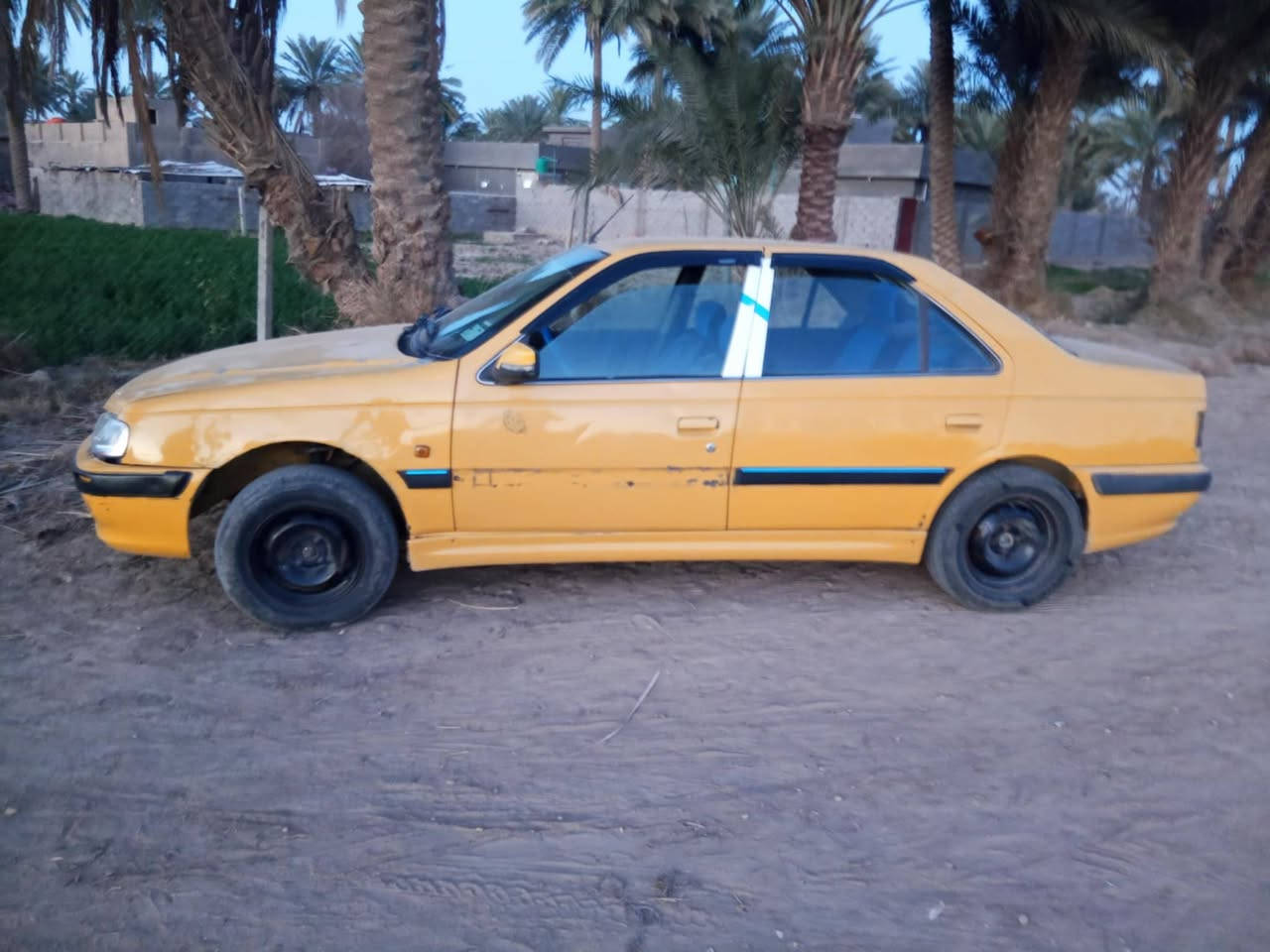 السلام عليكم بيجو بارص سياره كامله وخير من الله محرك وكير خير من الله  مكان حله راعيه موجود بسمي سعر ٣٧وبيه مجال موديل ١٥ /***********
