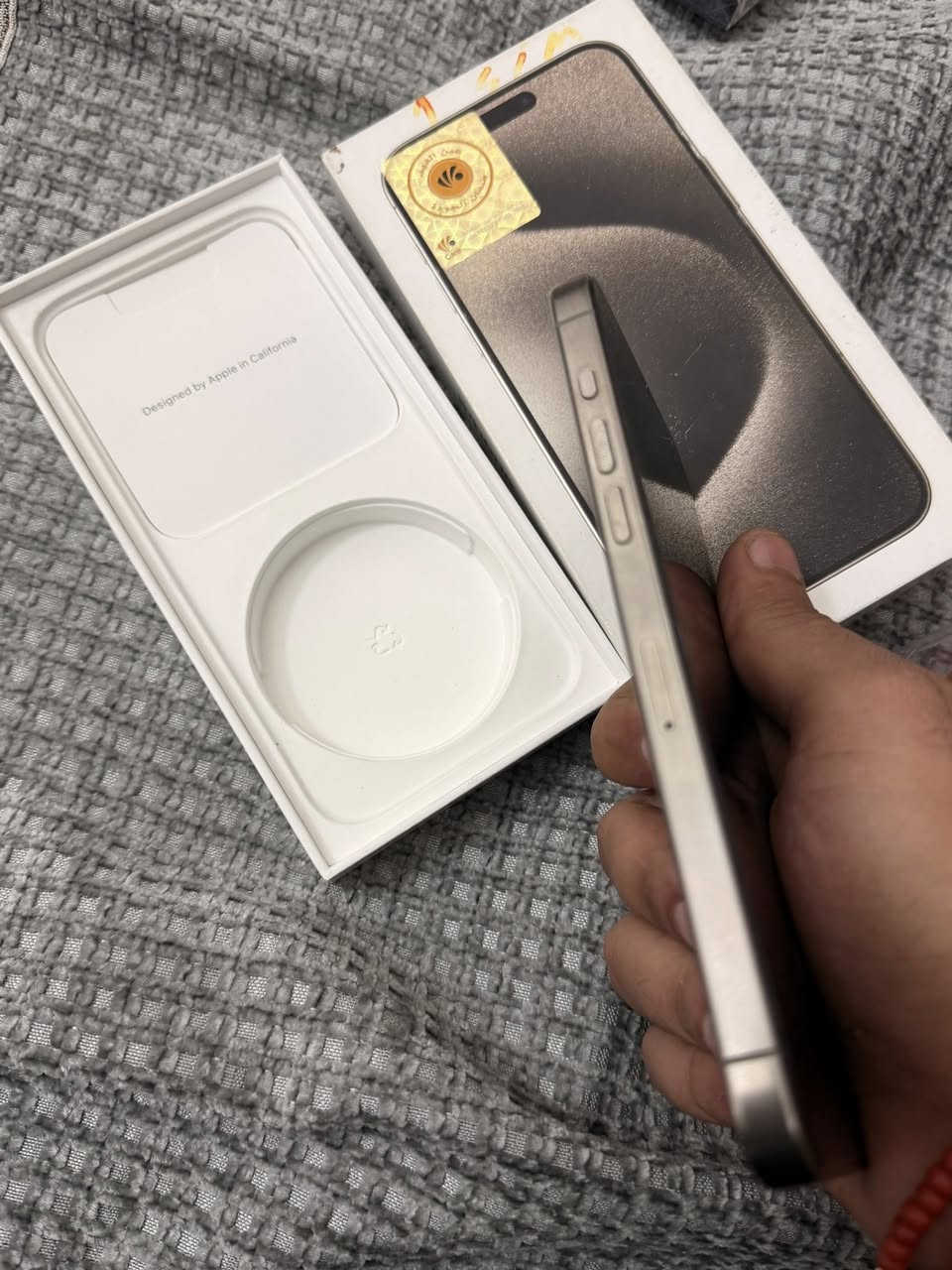 15 برو ماكس 256 تيتانيوم عربي مكفول مع الكارتونة 87‎%‎ السعر 1075 العنوان بغداد للاستفسار ***********
