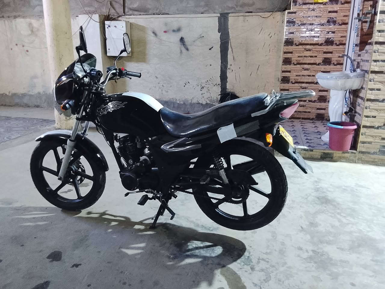 دراجه سايم للبيع السعر 600 بيه مجال جديده كلش كهربائيات كله شغاله موديل 16 محرك بلادي عنواني الرمادي شارع 20 للاستفسار على رقم ***********

