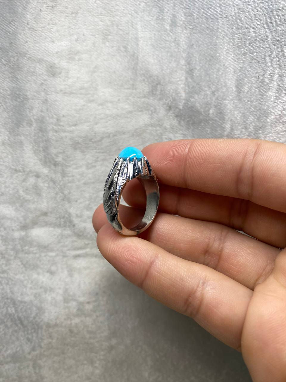 اللهم صل على محمد وآل محمد
خاتم من الفيروز النيشابوري لبة سمائية صافية 
مقاس الخاتم 22 مقاس الحجرة 1 سانتيم 
مصاغ يدوي ثقيل جميلة ( رحيمي ) 
للاستفسار خاص او واتساب *********** 
توصيل جميع محافظات العراق 🚘
