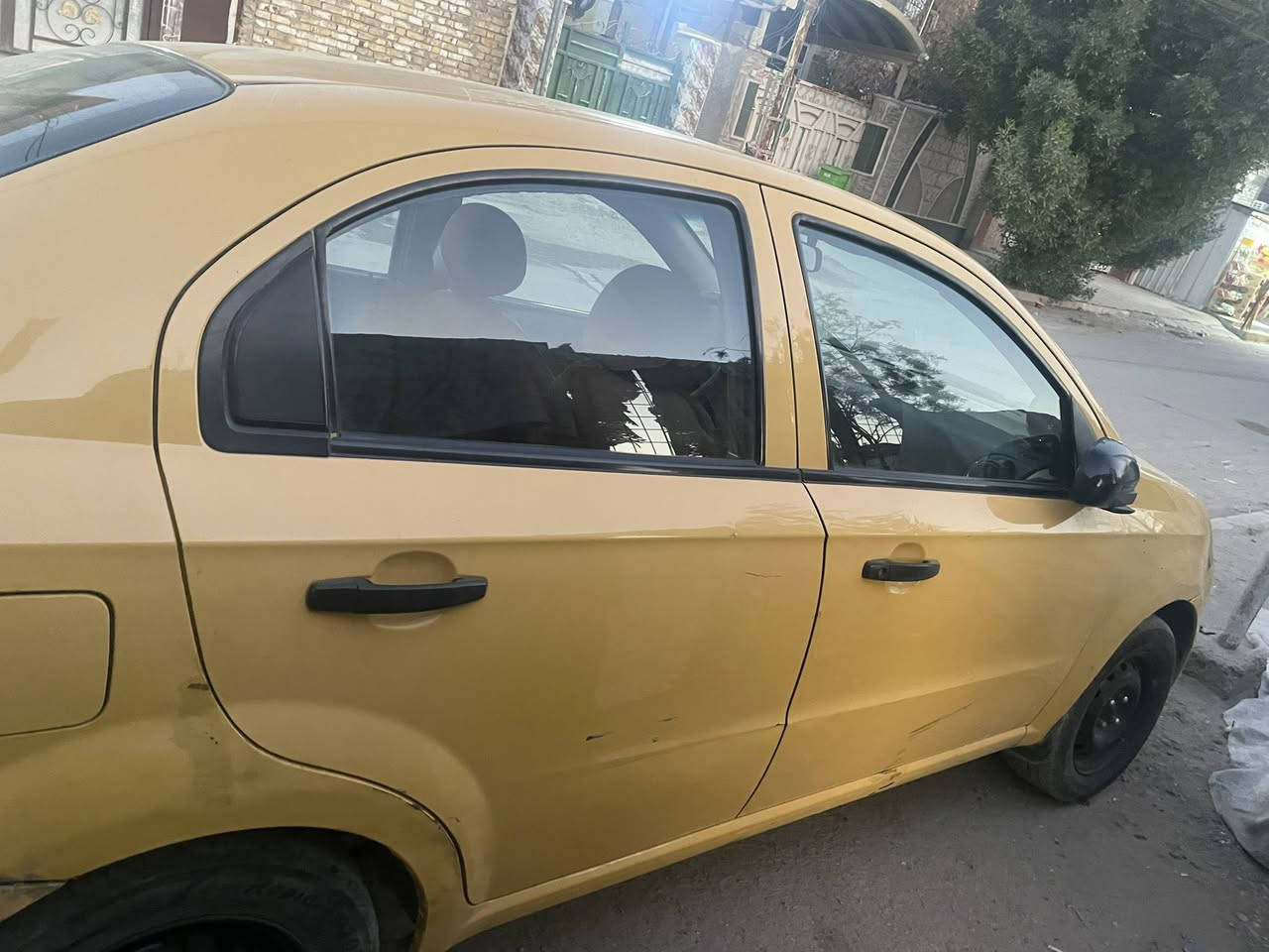 السلام عليكم سيارة افيو 2011 وارد خليجي استيراد الشركه العامه للسيارات محرك نظيف تبريد شغال تايرات نظيفه الداخل مرتب بدون صبغ فقط الجاملغ الايمن مبدل رقم بغداد مشروع وطني هيئة وغرامات مصفره التحويل ثاني يوم السعر 63 وبيها مجال العنوان بغداد الشعب للاستفسار الأتصال على الرقم ‭٠٧٧٠ ٤٥٧٨٨٩٧
