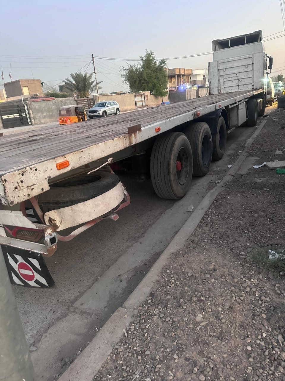 سلام عليكم 
سياره داف
مديل 2002
مكان بغداد  
سياره جاهزه رقم الهاتف
(1)0774056745
(2)*********** 
تصل برقم ربيك خير وتدلل
