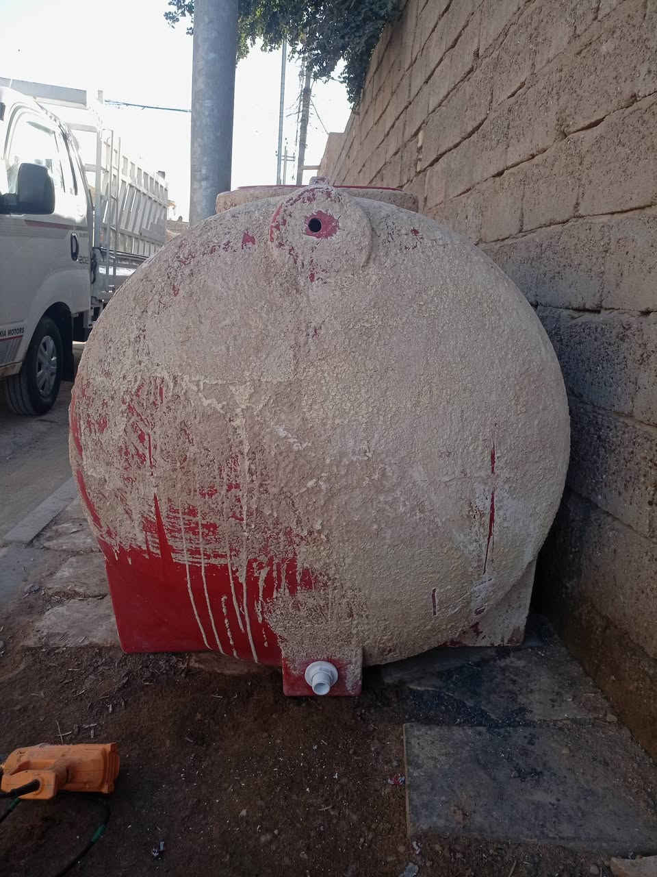 سلام عليكم خزان سوري مستخدم 1000لتر سعره40الف مكان العمارة الاتصال ***********
