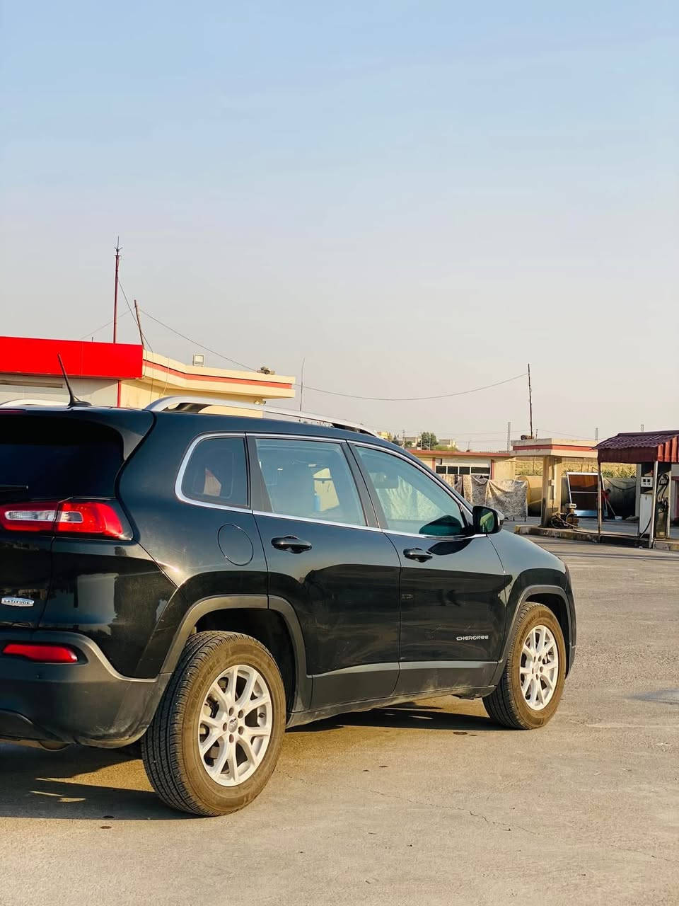 جيب شيروكي2016
بدون دعم بدون صبغ
كير محرك بشرط
تحويل وكالة بشرط
رقم و سنوية جديد
كورك واتس اب فايبر 
***********
