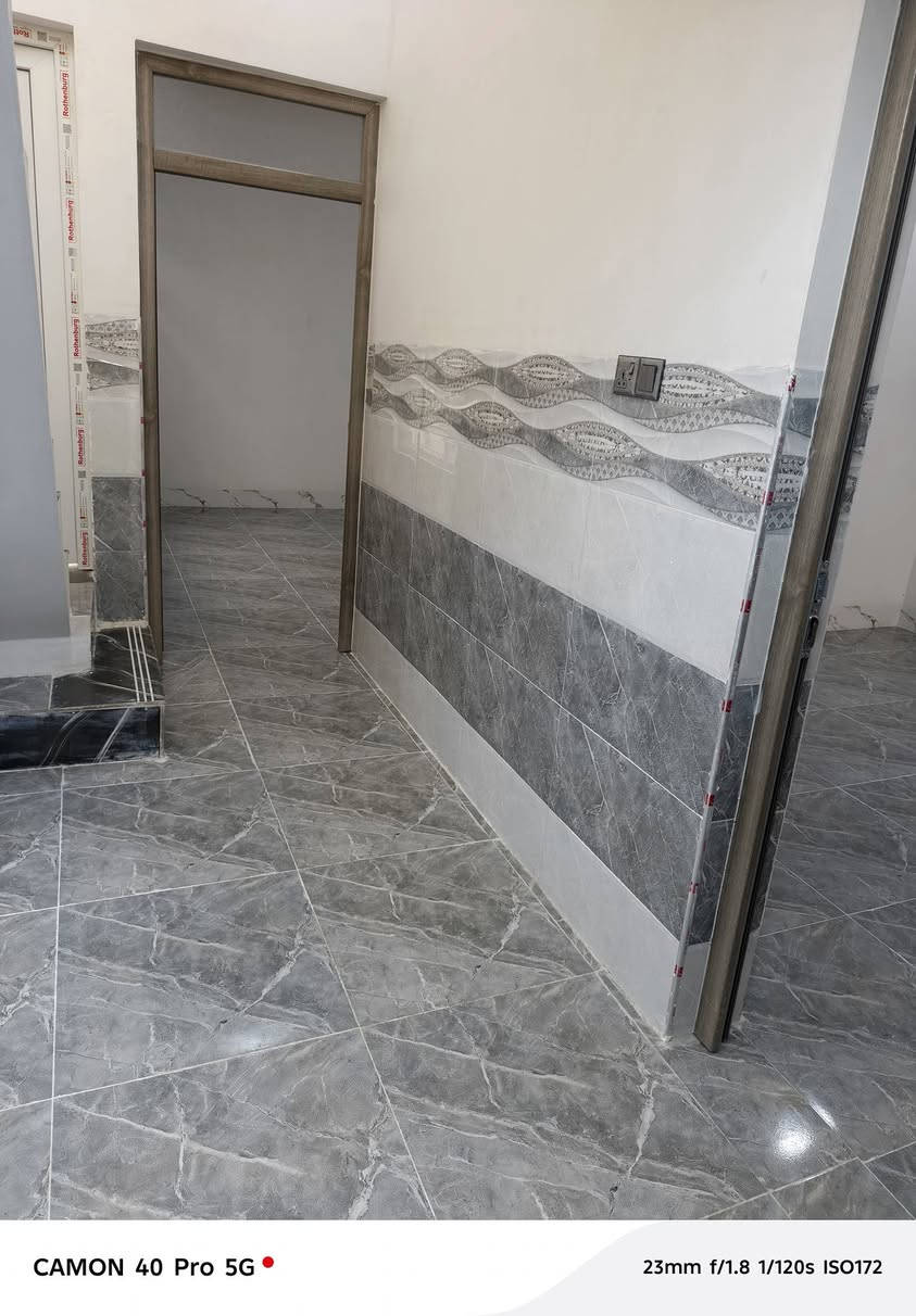 السلام عليكم.
دار للبيع 
حي الملاين الثاني 
مساحه 120متر 
2.غرف نوم +استقبال +هول +مطبخ +صحيات. 
بناء حديث زيرو استلام فوري 
خدمات كامله 
سند 25.ابيض
السعر 60.
للستفسار اكثر 
***********
***********
