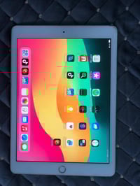 ايباد الجيل السادس • ١٢٨ • كاميرا امامية معطلة