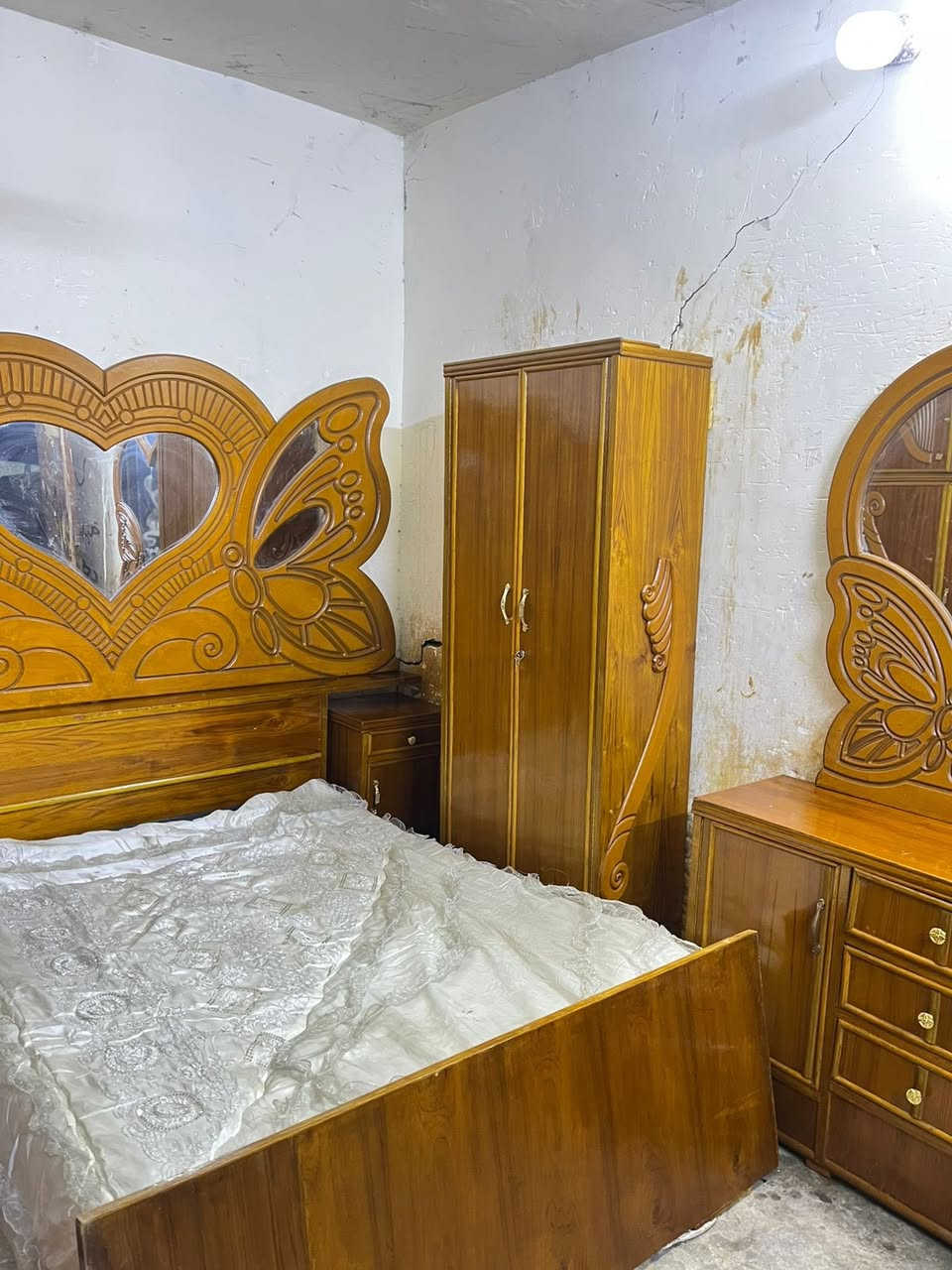 غرفه أخشاب صاج داخل وخارج تزكام  مستعمله للبيع اخت الجديده استعمال قليل خمس أبواب ملحق ضهر جرجوبه براغي الزاويه كنتوريه السعر 650بغداد الاتصال ***********متواجد واتساب اكو توصيل بكروه
