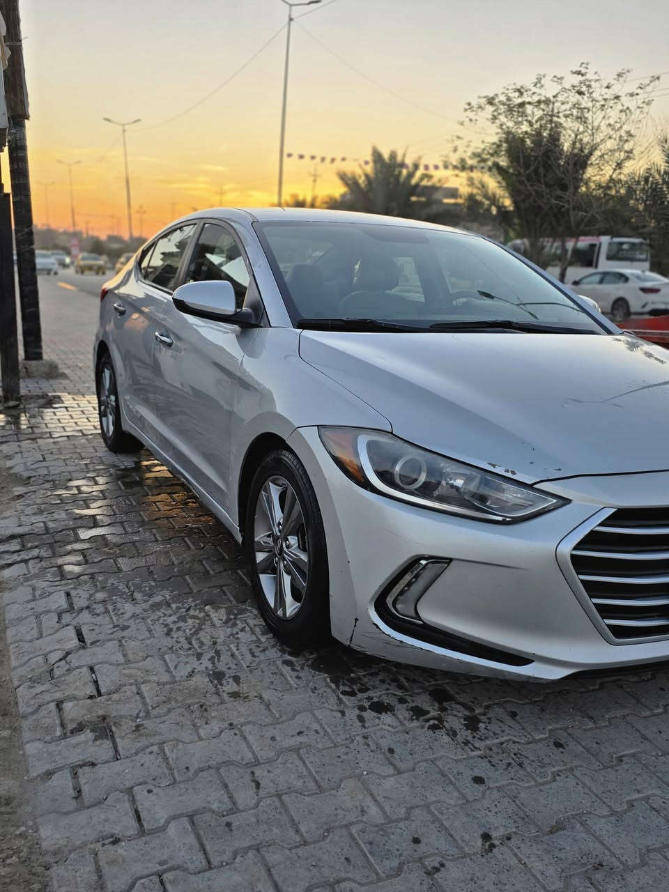 سلام عليكم النترا 2017 وارد امريكي بيها قبق الجنطه مصبوغ وبيها ظربه  بسيطه طخت دراجه باب الصدر تم تعديلها وصبغ+ طخه بدوسه محرك 2000 رقم بغداد محرك كير خير من الله حداديه % تخم تاير كذالك السونار مرفق بلمنشور السعر 125 وبيها مجال السياره موجوده بكربلاء التواصل ع الرقم ***********
