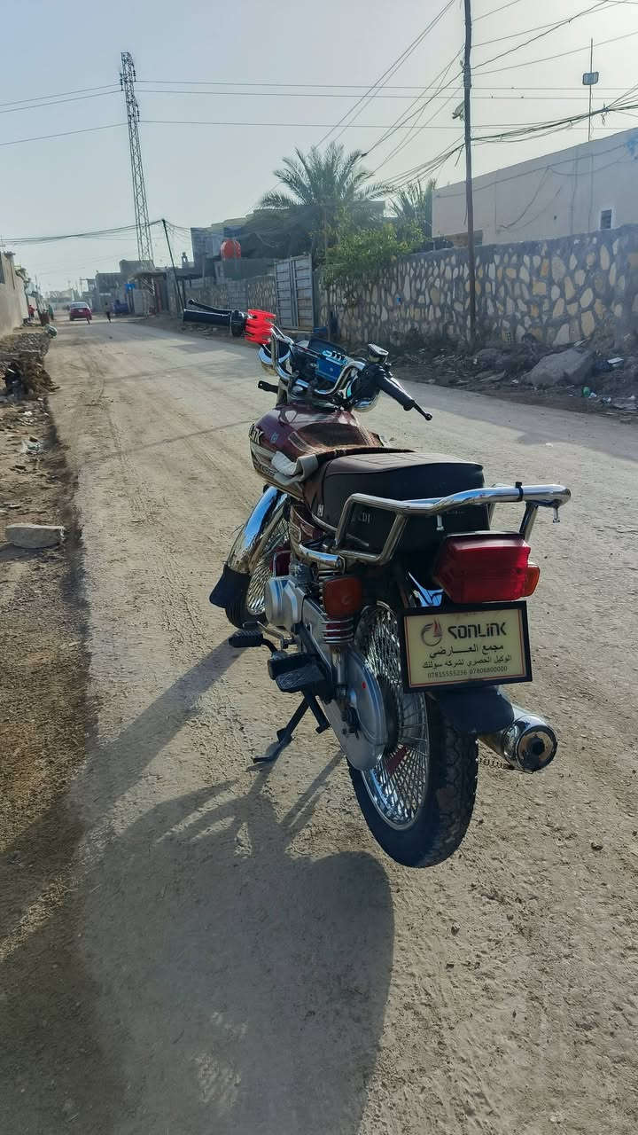 السلام عليكم دراجه 23اوراق مكينه مكفوله برغي ما مفتوح بيه بس لكلجات مبدله جديده لسعر 550 مكاني حله جبله اوراق اصولي ***********
