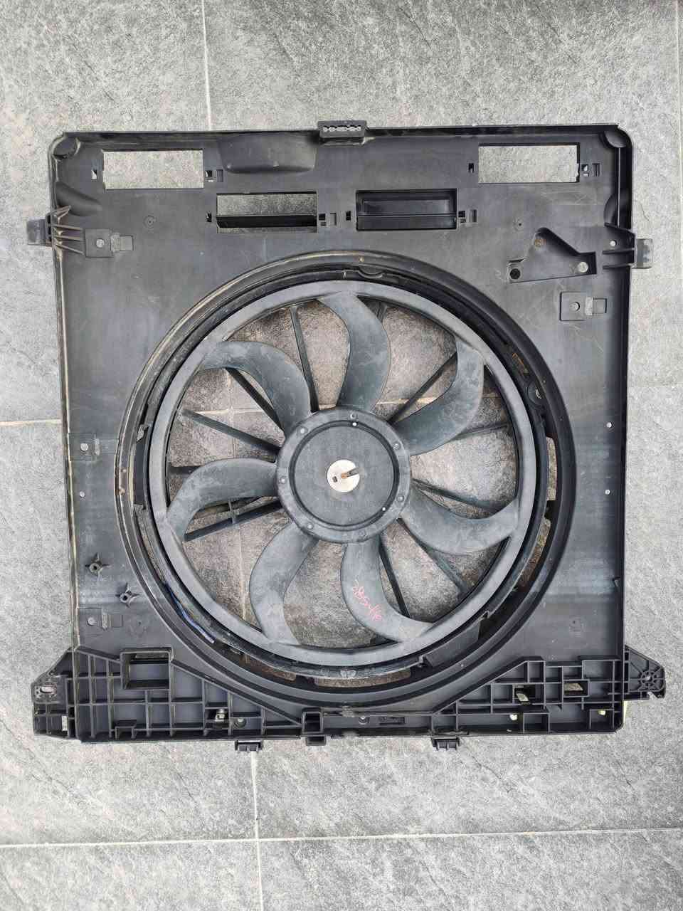 السلام عليكم...
للبيع مروحة دوج كرفان مع الفيشة نظيفة جدا بدون كسر
السعر: 80 الف
***********
