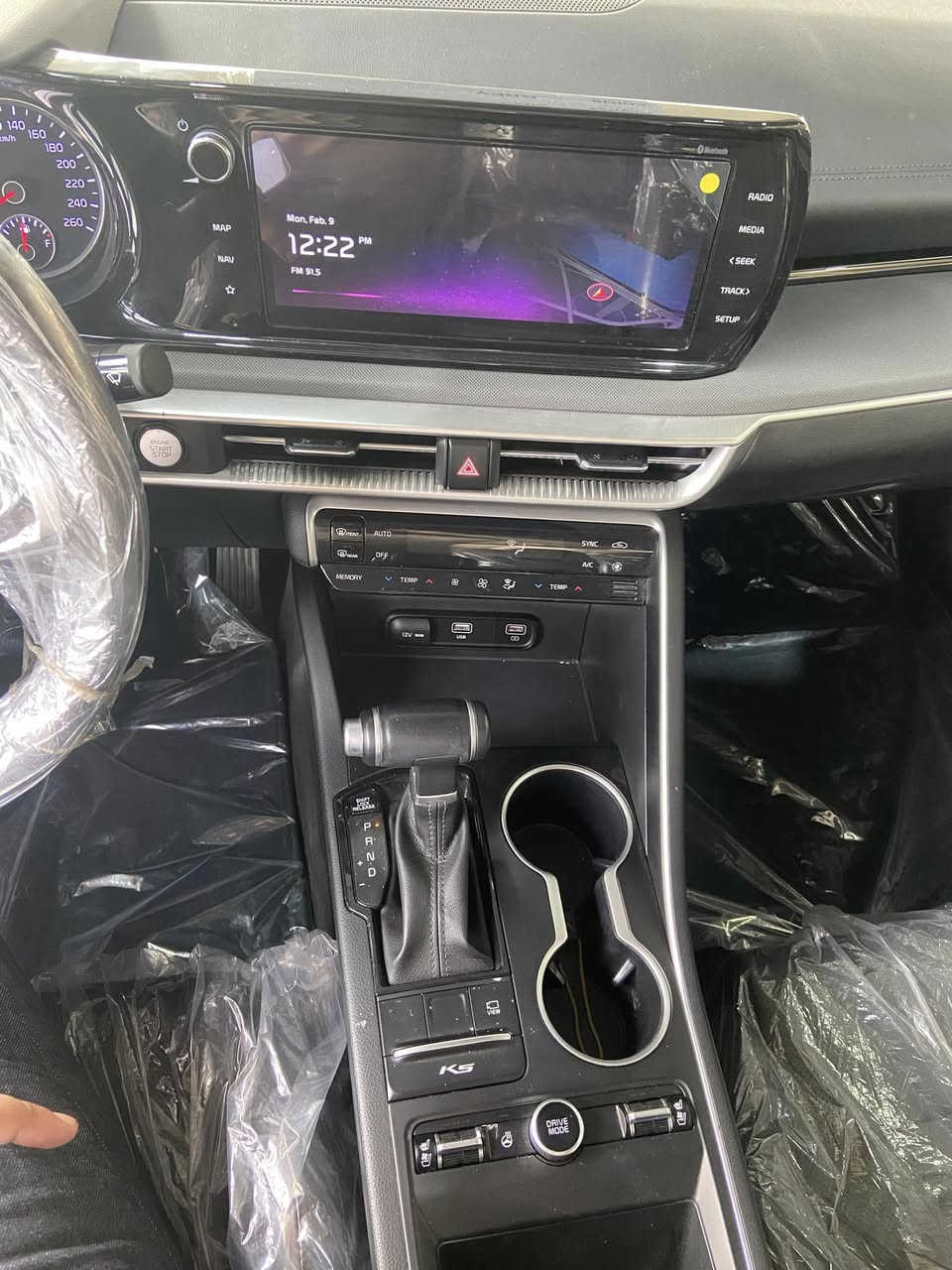 كي فايف وارد كوري غاز بلادي 
موديل 2024 
بدون حادث بدون صبغ كفاله عامه 
السعر 200 
العنوان بغداد / البياع / معرض التميمي 
***********
