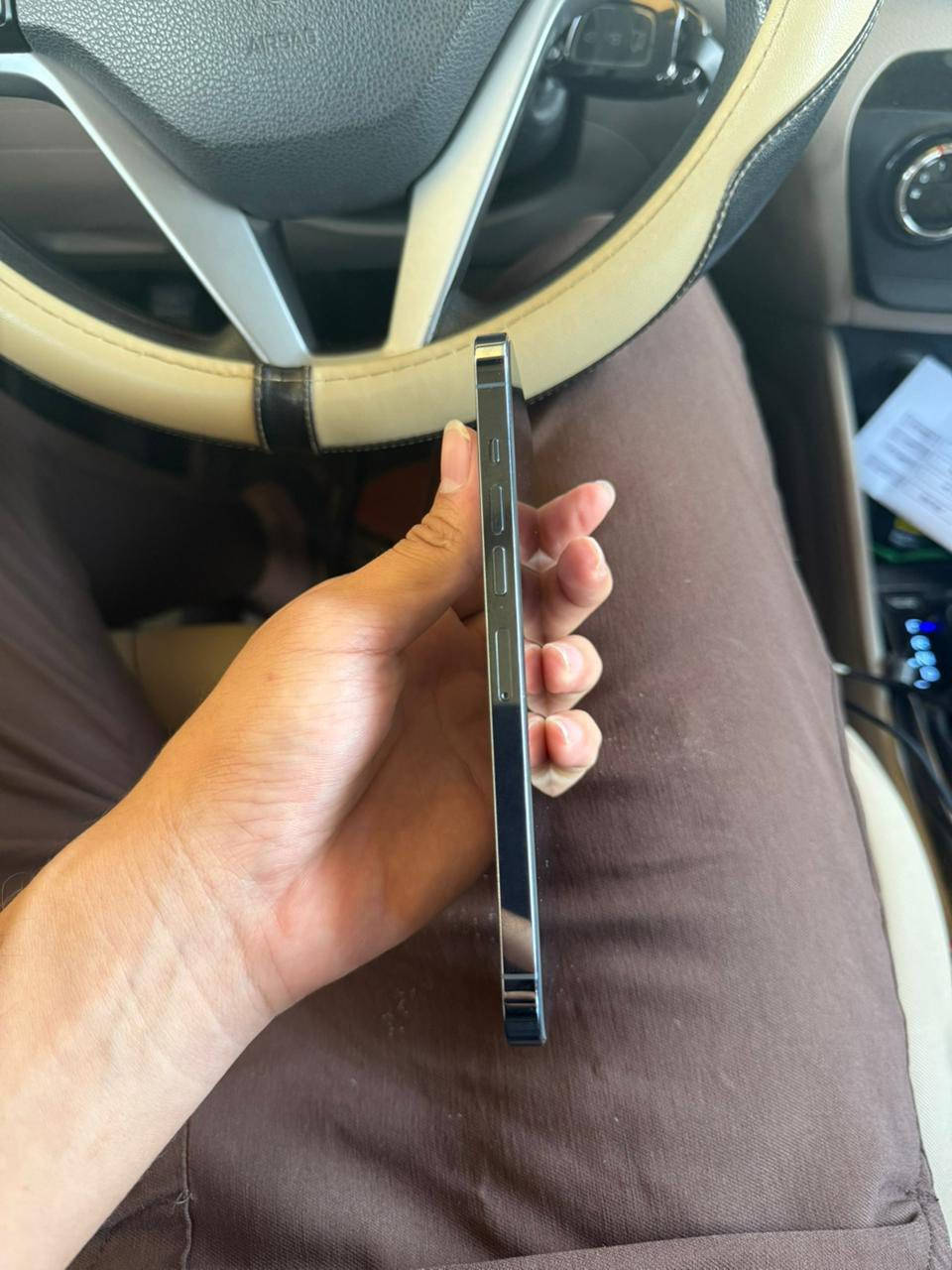 ايفون 13 برو ماكس
اللون : بحري
الذاكره : 256
نسخه : شرق اوسط
بطاريه مستبدله اصليه نسبتها 100
مكفول من اي شخط او خدش مثل الكزازه
سعره 700 الف وبي مجال قليل 
تواصل واتساب فقط ***********
