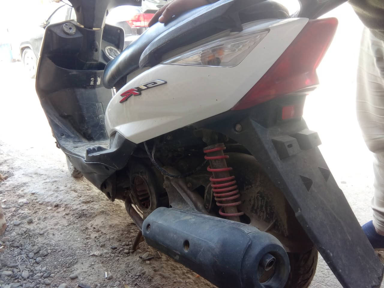 السلام عليكم دراجة ثعلب البيع كاملة كلهة تشتغل سلف وهندر بس الصوط نقص بل مكينة تشتغل وكاملة بس الصوط مكاني كريعات رقمي ***********
