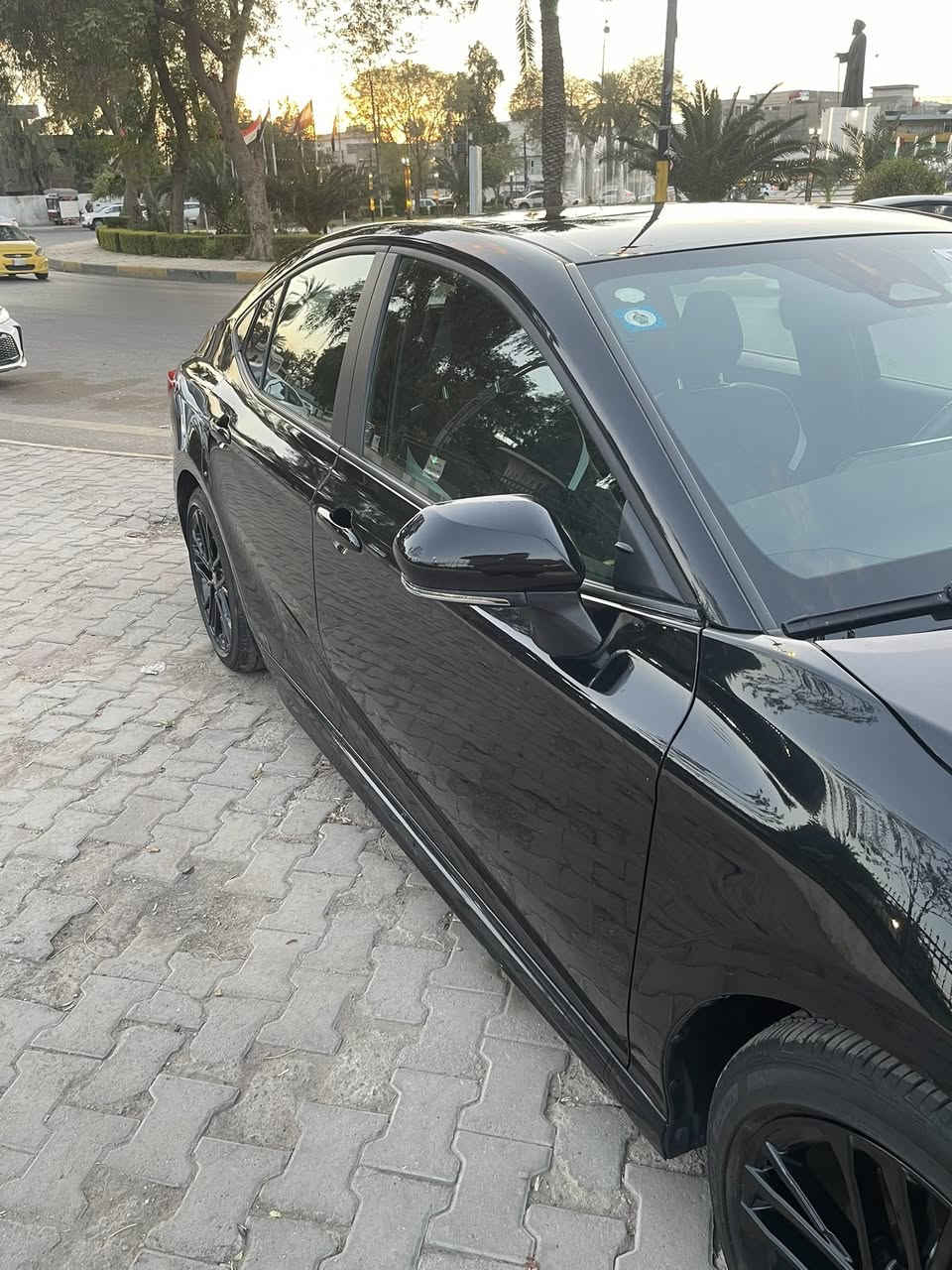 كامري هايبرد 2025  CAMRY SE NIGHT SHADE HYBRID  للبيع فقط 
الون : ( اسود )
حجم المكينه : 2500 
نظام الحركة : 2WD سحب 

المواصفات :

1. شاشة صغيره  كاربلَي اندرويد اوتو 
2. كامرة خلفية 
3. بصمه 
4. شحن وايرليس
5. رادارات جانبيه
6. تشغيل عن بعد 
7. قطعتين تبريد
8. هندبريك بصمه
9. كشنات جلد ، كهرباء 
10. ثلاث انظمة قيادة 
11. شفتات ستيرن
12. تحديد مسار وقياده ذاتيه
13. ويل 18 تاير برجستون
*مرقم بغداد  

*السيارة جديده استيراد شخصي ممشى14 الف ميل قابل للزياده ضررها خلفي بدون ايرباك صبغ فقط قبغ الجنطه و تعديل الجاملغ الخلفي بارد .
 لمعرفة السعر المراسله ع الخاص 
او الاتصال ع الرقم *********** يتوفر وتساب ايضاً 
علماً ان السياره في بغداد الكاظميه
