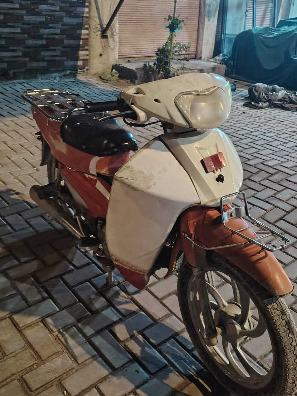 للبيع للبيع 
ماطور سرفيس بنز مكينه خير من الله 
لاتنقيص لا تبخير كهربائياته شغاله عوزه ترتيب بسيط 
السعر 350 وبي مجال بسيط 
***********
