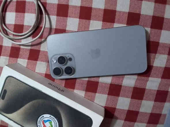 15بر ماكس ذ256بطاريه 93ماستر شرق اوسط AAAكامل ملحقات نقص بس الضهر مال كارتونه ضايع جهاز إذا بيه شخط تاخذه بلش وتخذه من باب بيتي واطي بيه ضمان مكاني مدينة الصدر ***********
