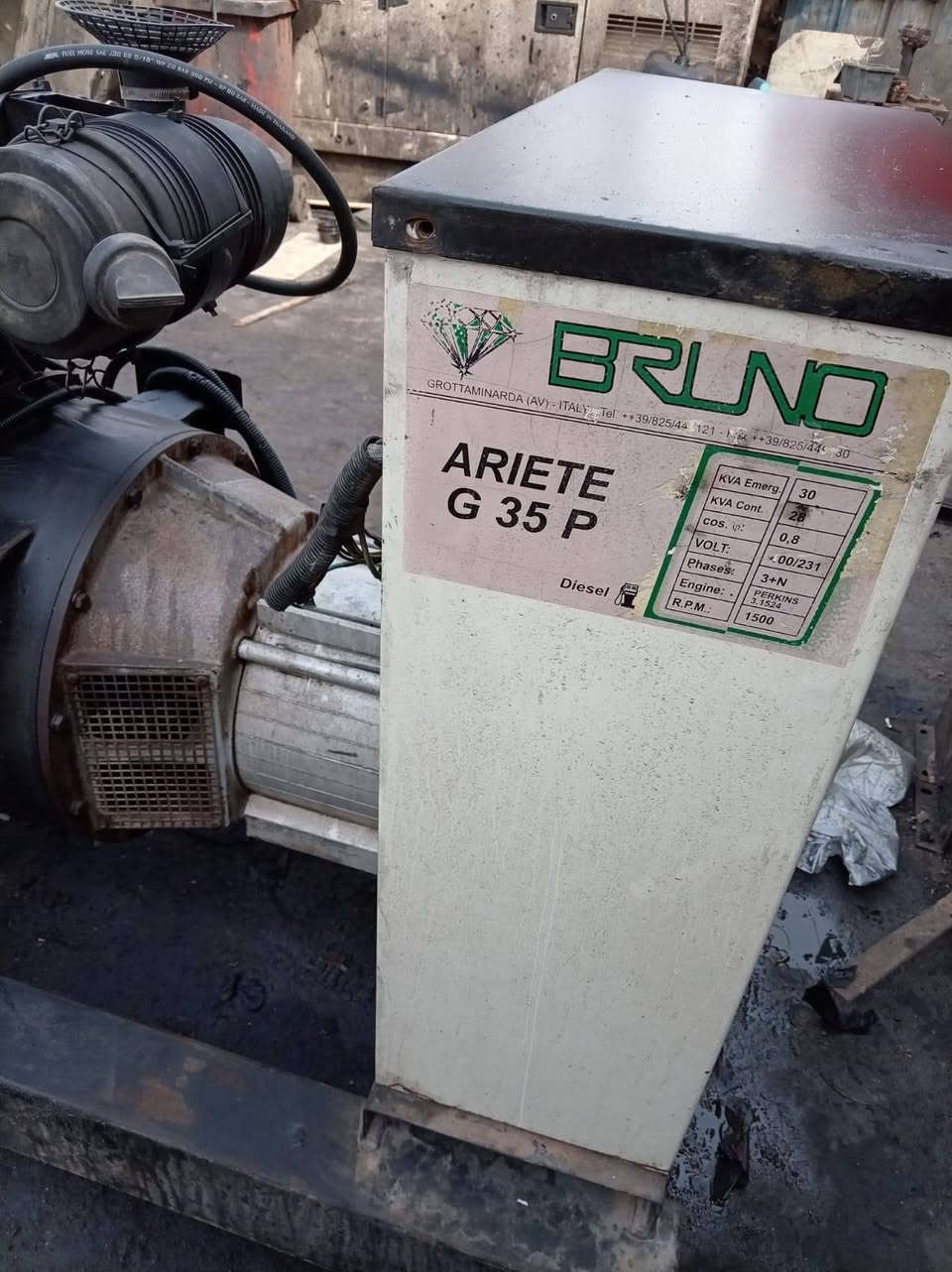 مولدة بيركنز ٣٠ كيفي نظيفه جدا سيت بلادي للبيع بغداد ***********
