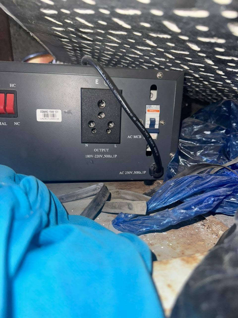 للبيع 
عاكس كهرباء (Inverter) ماركة Delta Series
​القدرة: 1500 واط
 لتشغيل الإضاءة (LED)، المراوح، أجهزة الحاسوب، الراوتر، وشاشات التلفاز دون أي ضرر.


**إذا كنت صاحب هذا الإعلان وتريد حذفه لأي سبب، رجاءا أرسل رسالة إلى الدعم الفني**