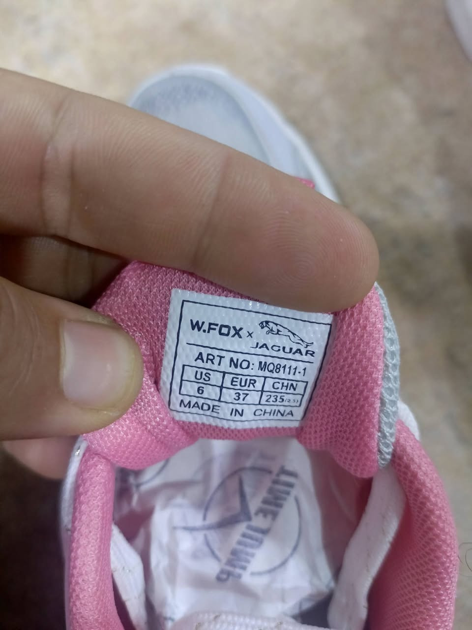 حذاء ماركة جاكور رياضي فوم طبي
نسائي 

قياس 37 

طول القدم 23.5


**إذا كنت صاحب هذا الإعلان وتريد حذفه لأي سبب، رجاءا أرسل رسالة إلى الدعم الفني**