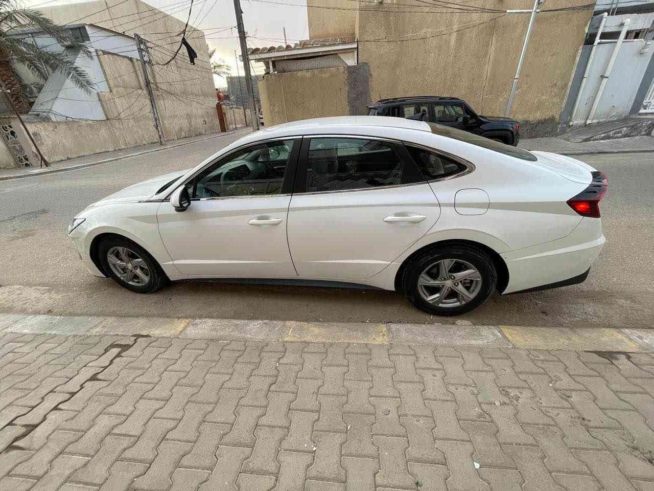 سلام عليكم 
للبيع سوناتا 2020 ماشيه 35الف فقط 
السعر  160 وبيها  مجال
مكينه المرغوب2500
رقم اربيل انكليزي هزه وسنويه جديده
مواصفاتها
كير دكم رادار تحديد مسار تنبيه خروج عن المسار هند بريك بصمة
 لايت عدسات و شاشة كامره دواره
وبعد هواي موصفات 
جاهزه سياره من كل شي
حادثه جاملغ وبنيد سطح بدون داخل شرط كافله من اي صربه داخليه 
مكانه نجف للاستفسار أكثر
 *********** النجف, العراق
