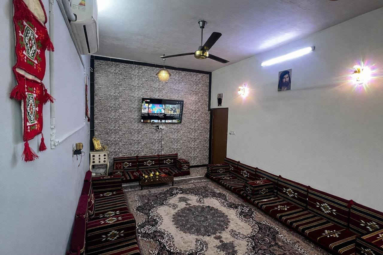 السلام عليكم 
دار للبيع الموقع شهداء العبيدي /شارع مدرسة العابد 
المساحة ١٢٠ م واقع حال مقابل الملك مباشراً 
يحتوي على استقبال ٦*٤ وصالة ٧*٥ وغرفة نوم ٥*٥
موجوعة صحيات كامل بدون نقص بناء حديث 
السعر ٥٨ مليون بيه مجال بسيط
للتواصل مع صاحب الدار 
‏‪0782 844 7144‬‏ واتساب 
ملاحظة / مكلف بالنشر
