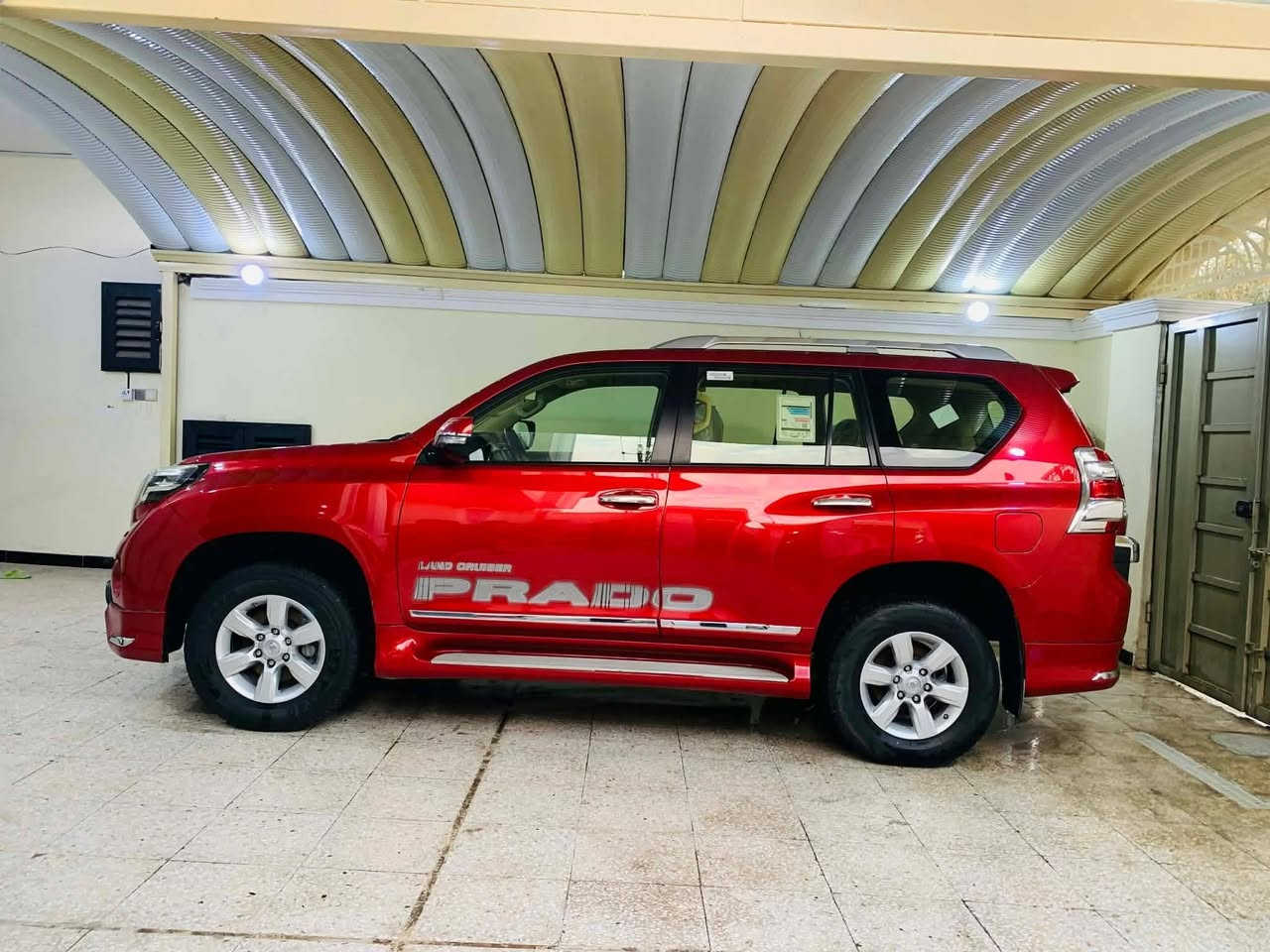 سلام عليكم عندي سياره البيع بيكم موديل 2015 رقم بغداد كير وتماتيك شاصي 19 كوتي ماشيه 100 ألف تحويل مباشر سياره جديده وحلوه عنوان بغداد ولشراي يتصل على ***********
