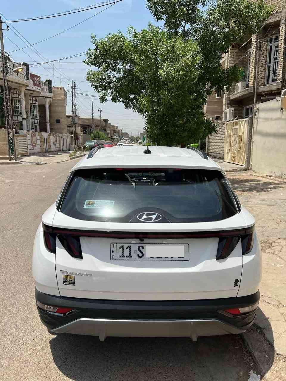 السلام عليكم 
توكسان خليجي موديل 2023
مواصفات السيارة فول ماعدا البانوراما
رقم بغداد الانكليزي الجديد
ماشيه 20 الف
حساسات امامي خلفي
اشاير بالمري
بصمة دخول ذكي
مري شفط
LED لد
تشغيل بصمة
شاشة كبيرة
تحكمات ستيرن
قطعتين تبريد
شحن لاسلكي
اوتو هولد
كشنات كهرباء
كشنات جلد 
بردات خلفية
محرك 2000 دوش
سعر السيارة 215 ورقة وبيهة مجال 
مكان السيارة بغداد البلديات 
رقم صاحب السياره ***********
