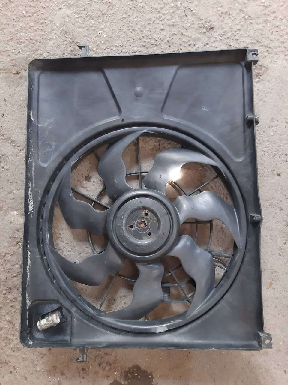 السلام عليكم
مشط استيرن شغال ونظيف 
مروحه الماطور عاطل 
مجاول عدد  ٣  شغالات عل فحص
السعر كلهن  ١٢٥ 
مكاني بغداد العبيدي الاتصال على الرقم 
***********
