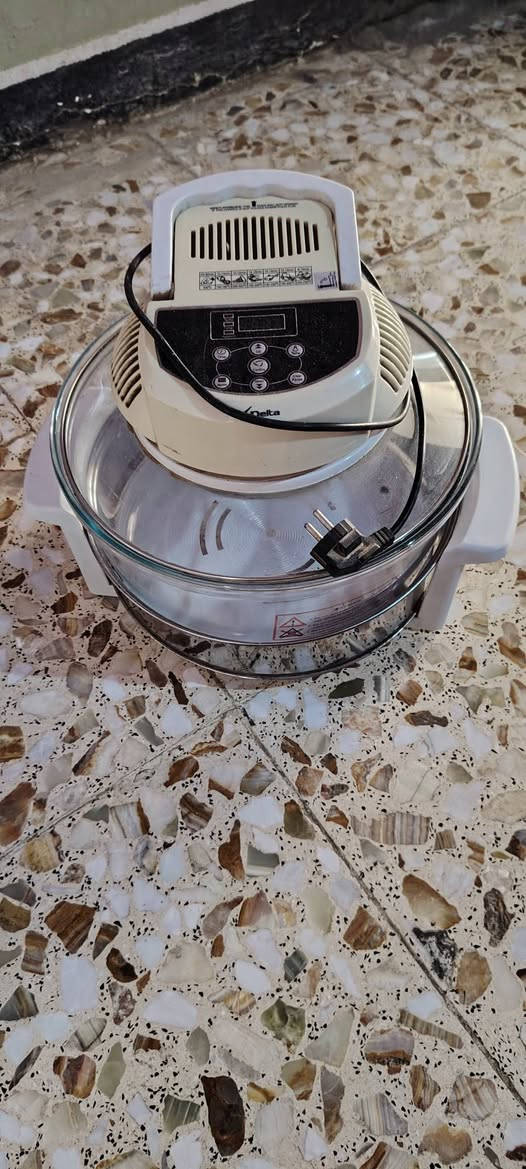 صوبات اثنين لون احمر سعر وحده ١٠ وحده لون ابيض ١٥ مراوح العدد ٣ سعر ٣٠ وغساله سعر ٥٠  وافن سعر ١٥ وطباخ العدد ٣ سعر واحد ٥٠ وكدر مال غالي ب ٢٠  كلهن على فحص  تواصل واتساب ***********
