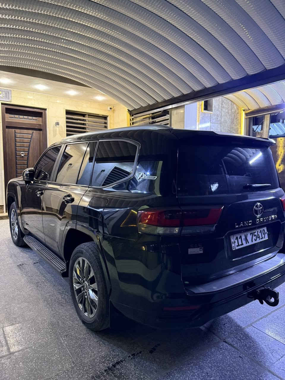 السلام عليكم للبيع لاندكروزر موديل 2022 ساز اصلي رقم بغداد ب اسمي ماشي 49 الف حقيقي
سيارة مغلفة PPF اصلي حتى الجامة الأمامية مغلفة 

سيارة بيها فقط باب خلف الصدر تطبيك من الشركة باقي سيارة مكفولة من الفتح و الصبغ و البارد و التبديل و حتى الدعاميات مكفولة 

مواصفات السيارة بصمة و فتحة و كشنات جلد و كهرباء و تبريد و 3 شاشات تطبيق و كامرة خلفية و تشغيل عن بعد و مري قلاب و مري شفط و حساسات امامية و خلفية باقي مواصفات المعروفة 

مكان السيارة بغداد 

رقم الهاتف ***********
