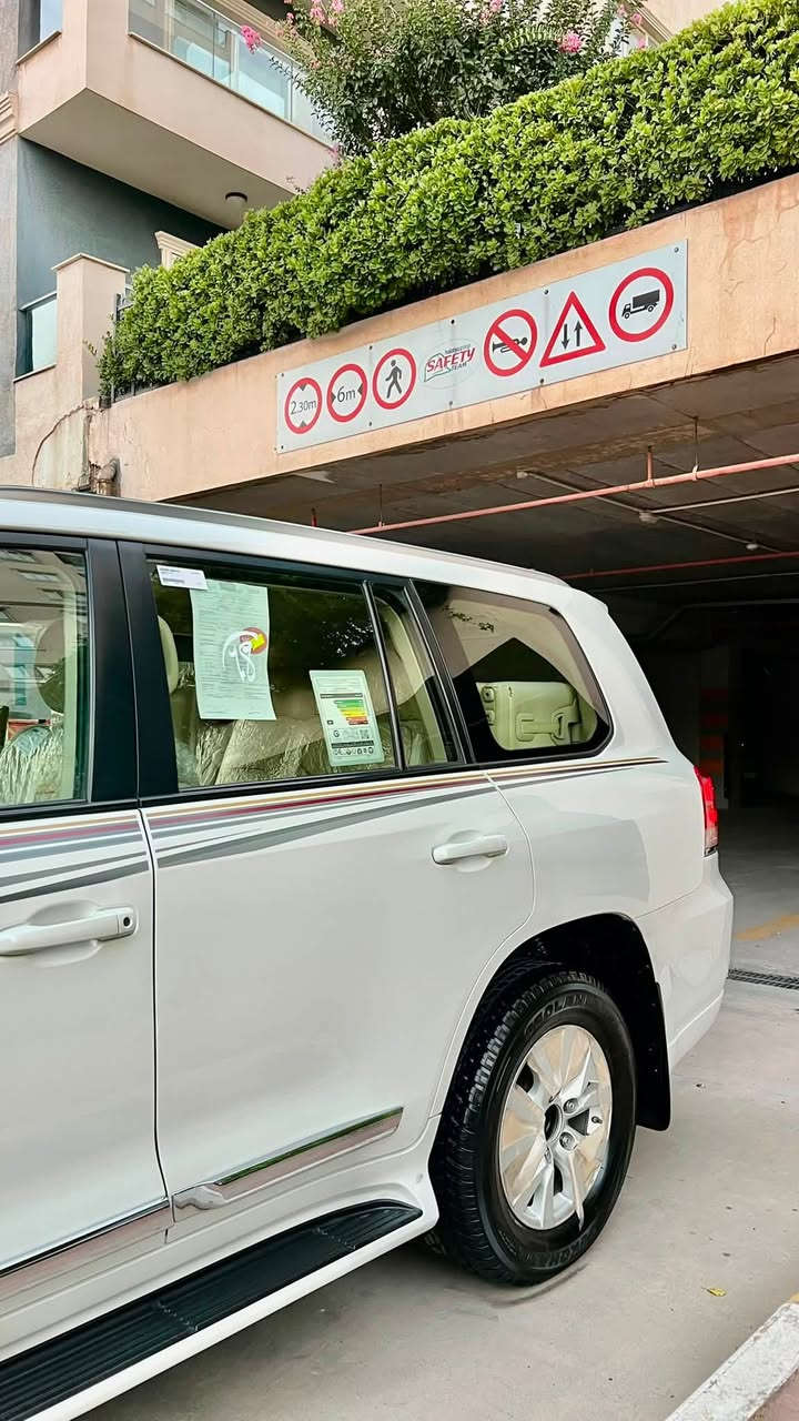 toyota land crusir_2018_  وايت ديشن
🧿سیارە بل کارتون ماشااللە🧿
اللَّهُمَّ صَلِّ عَلَى مُحَمَّدٍ وَعَلَى آل مُحَمَّدٍ

🔷 ملاحظه سياره ماشاالله نفص ماكو زيرو
🔷لاند كروزر (٢٠١٨) وايت ديشن 
🔷سياره حتا سبير ما نزل 
🔷سياره (وايت ديشن درجه اولا )
🔷ماشيه 67000 الف كيلو سياره تجديد اولا مره، شرط فحس شریکە

🔷تويتا لاندكروز موديل (٢٠١٨) وايت ديشن
🔷سياره مواصفات (GXR)وايت ديشن اصلي
🔷 (٦)سلندر __ حجم محرك (٤٠٠٠)     
🔷ماشيه (67) الف كيلو شرط شرط 
🔷سياره مكفول كفاله عامه _ بدون صبغ
بدون بارد بدون مفتوح حيل نظيف جديد

🔷سياره گير محرك بشرت مامفتوح كل بشرت
🔷داخل دیزاینو 
🔷4 اطارات و ويل جديد شريكه شرط
🔷سياره داخل بيجي كوشنات جلد 
🔷كامل غه راض مال شريكه موجود حتا عرضيا مامفتوح لوك لوك 

🔷مواصفات سياره 
(بصمه .. الانزلاق .. كشن جلد  .. ثلاجه ..  زينون .. هواء مزدوج .. نيظام ايكو ..
حساسيه الديك الموخره مرايات .. فتحه ..
تشغيل عن بعد ..  باب بصمه )

🔷سنويه هزه كل جديد مباشر حول
سنويه حتا ٢٠٣١ جديد مباشر حول

🔷• نظافه ١٠٠٪ كامل سيرڤس بدون نقص 

🔷مكان سليمانيه
🔷سعر (٤٧٣$)
🔷رقم . ***********
