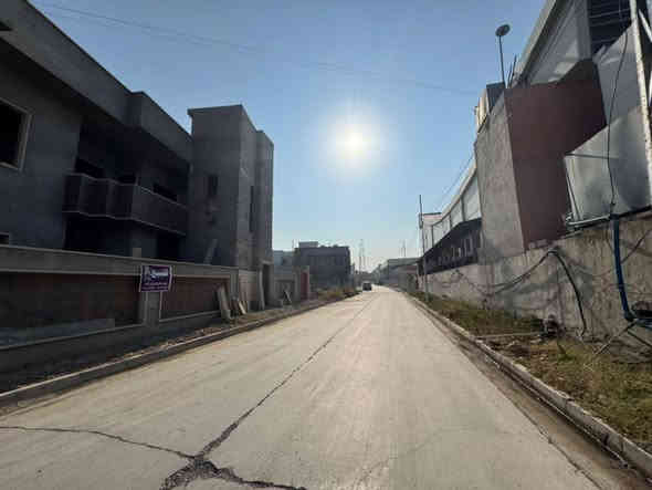 السلام عليكم مشروع تجاري في مدينة الموصل بيع مستعجل 4مشتملات للبيع  يرهم مجمع طبي ويرهم  مذخر ادوية ويرهم بيوت لليجار البيت فرصة ذهبية  .باقي 20 بل المئه ويكمل .المساحة 300 متر  كل مشتمل مساحة  متر. 2جوا 2فوق كل مشتمل يحتوي على استقبال هول مطبخ صحيات مخزن غرفتين نوم  وحدة منهم مستر . البناء مكمل 75% سند طابو 2025  شرط تحويل. الموقع المجموعة خلف هيا مول قرب سايدين حي الشرطة
بناء رقم واحد للإستفسار الاتصال على الرقم   *********** وبي واتساب. Mosul  
هذا الموقع https://goo.gl/maps/3NmZ7M1z7J2RDMfM7?g_st=awb
