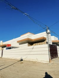 مساحة ٢٤٠م • بيت ومشتمل • طابو